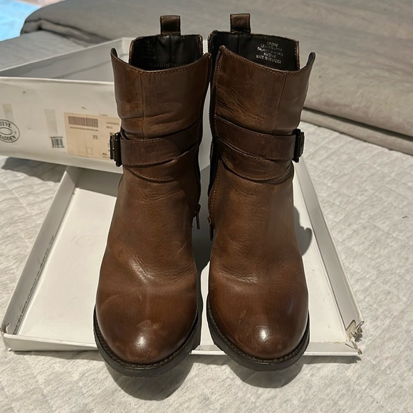 Steve Madden Shoes - Steve Madden boots; size 8.5; Reesea style; Brian in color